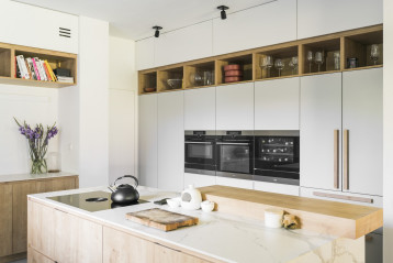 Kuchnia łączy z fronty laminowane ze spiekami kwarcowymi