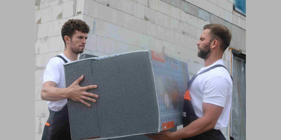 Ocieplenie domu szarym styropianem. fot. Termo Organika