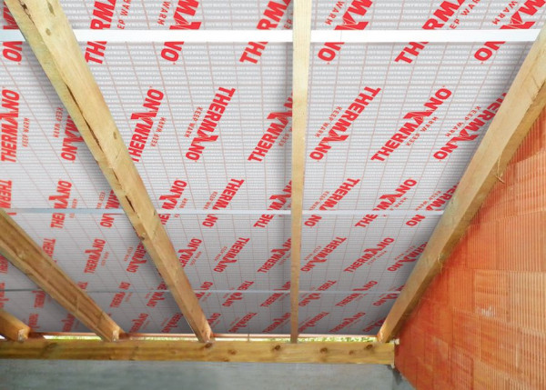 Płyty izolacyjne PIR na skośnym dachu