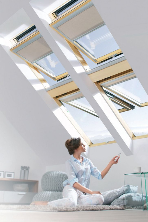 Sterowanie oknami dachowymi za pomocą pilota