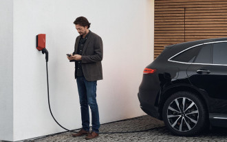 Robot ładujący Easee