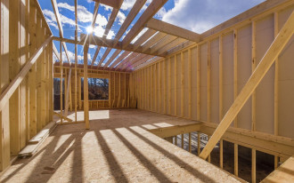 Mokra tarcica (AD) vs drewno suszone komorowo (KD) - różnica nie tylko w cenie