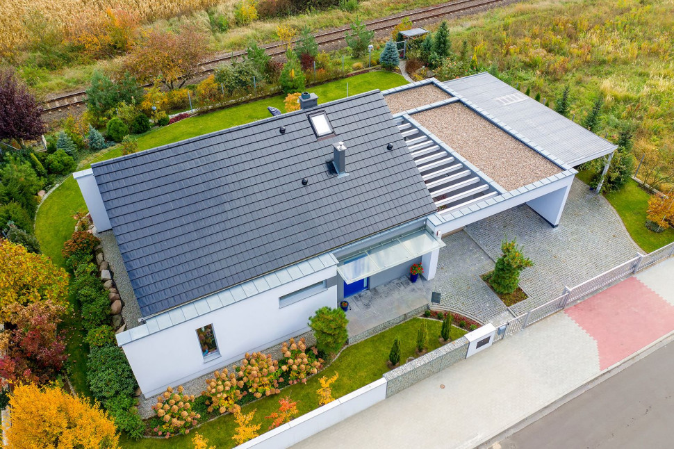 CREATON, dachówka DOMINO FINESSE w kolorze łupka (glazurowana)