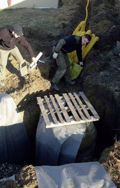 Studnia i wykop zabezpieczone geowłókniną