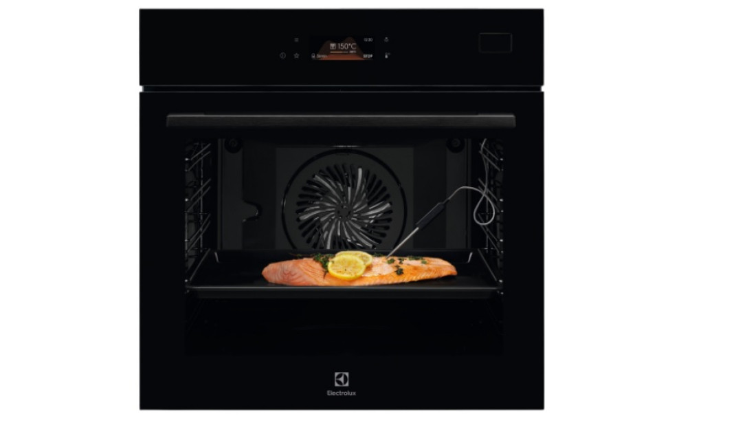 Nowa linia piekarników parowych Pure Black Electrolux