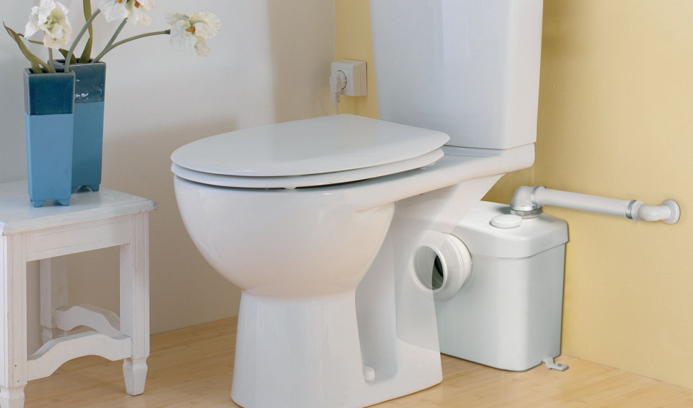 Kompaktowy zestaw pompowy połączony z miską ustępową