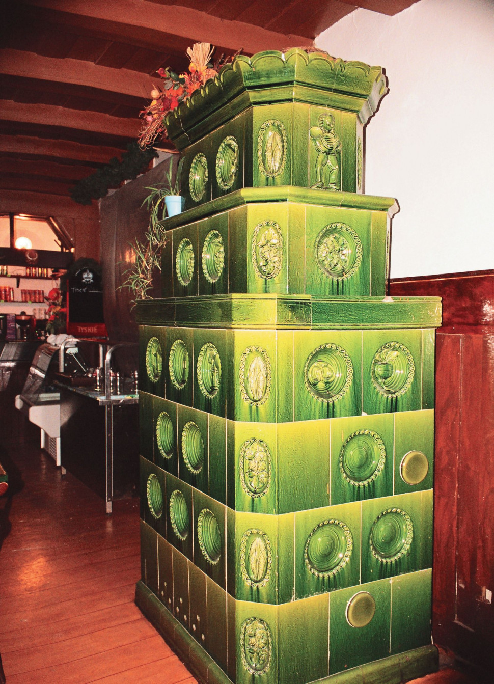 Kaflowy piec w schronisku Strzecha Akademicka