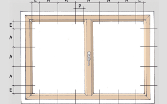 Mocowane do muru okna PVC o wymiarach ok. 1,5x1,5 m 