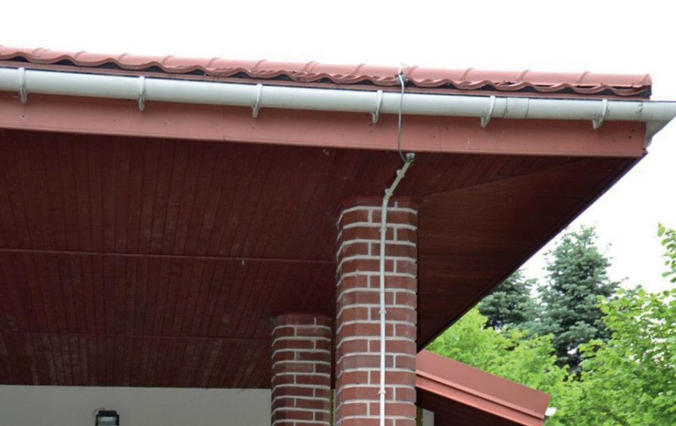 Instalacja odgromowa - dwa przewody odprowadzające - drut o średnicy 8 mm