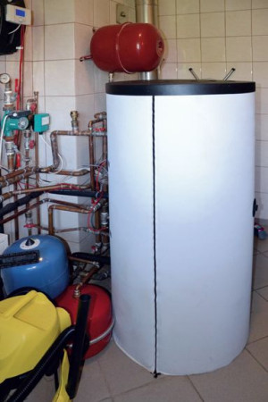 300-litrowy zasobnik w kotłowni