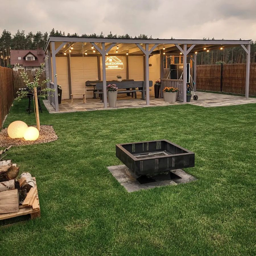 Profesjonalne palenisko ogrodowe Quadrum z miejscem do ułożenia drewna