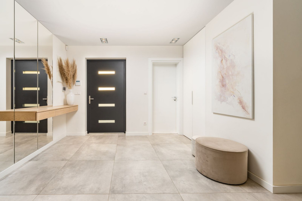 Drzwi zewnętrzne marki KRISPOL wyglądają elegancko również od strony wnętrza