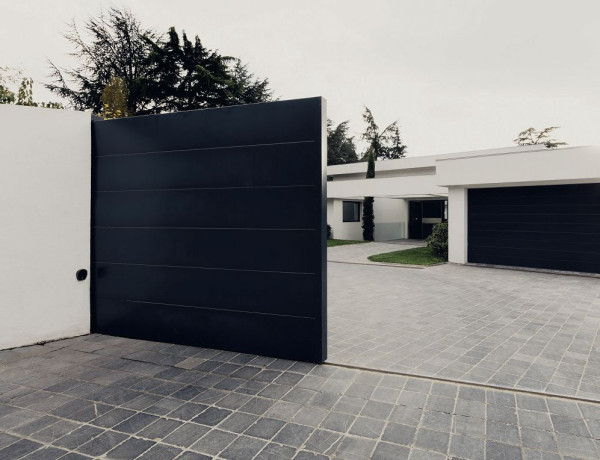 Brama przesuwna szynowa