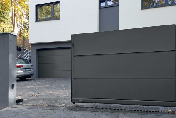 Brama ogrodzeniowa przesuwna, z napędem