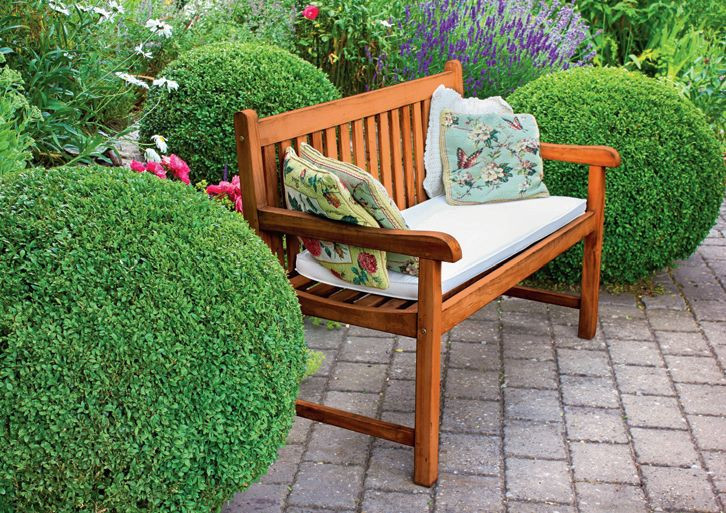 Ławka ogrodowa z poduchami