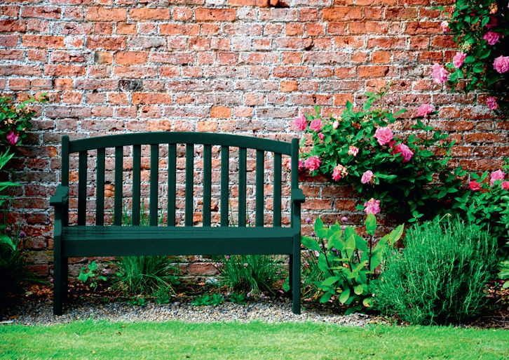 Zielona ławka ogrodowa