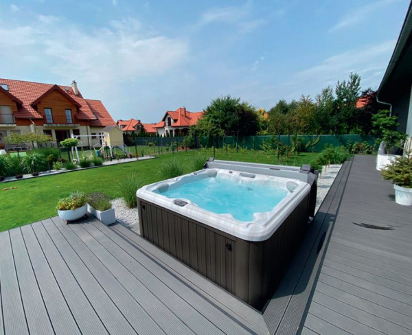 Ogrodowe minibaseny wyposażone są w różne funkcje, umożliwiające masaż niemal każdej części ciała