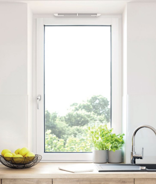 Nawiewnik zamontowany na oknie w kuchni