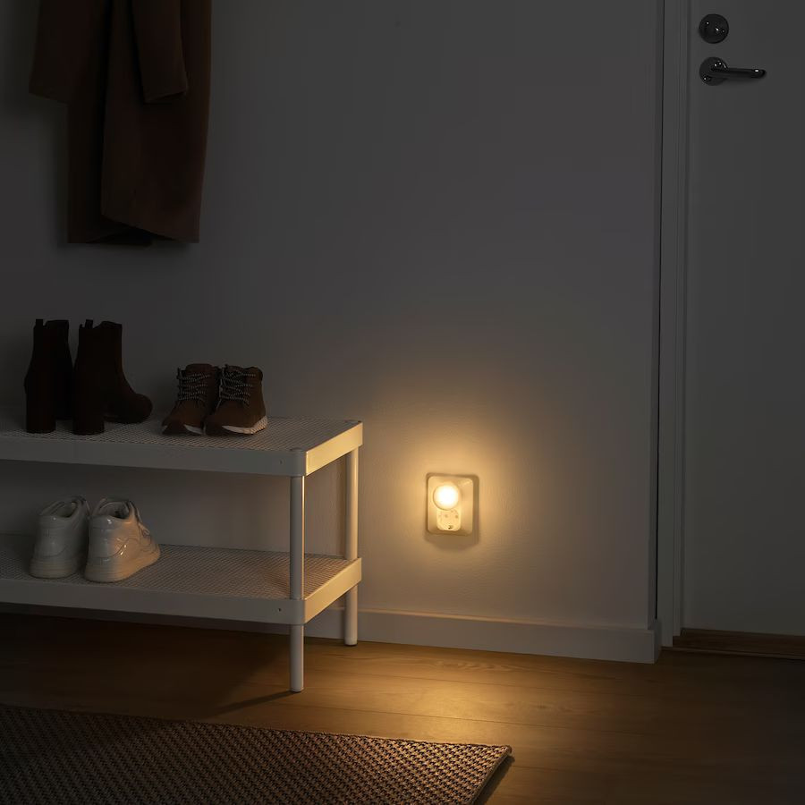 MÖRKRÄDD - oświetlenie nocne LED z czujnikiem, biały. fot. IKEA