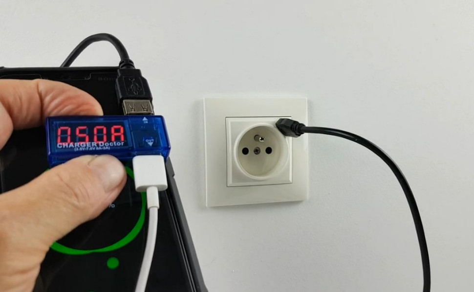 Gniazdo elektryczne 0.5 A z ładowarką USB. fot. OSPEL S.A.