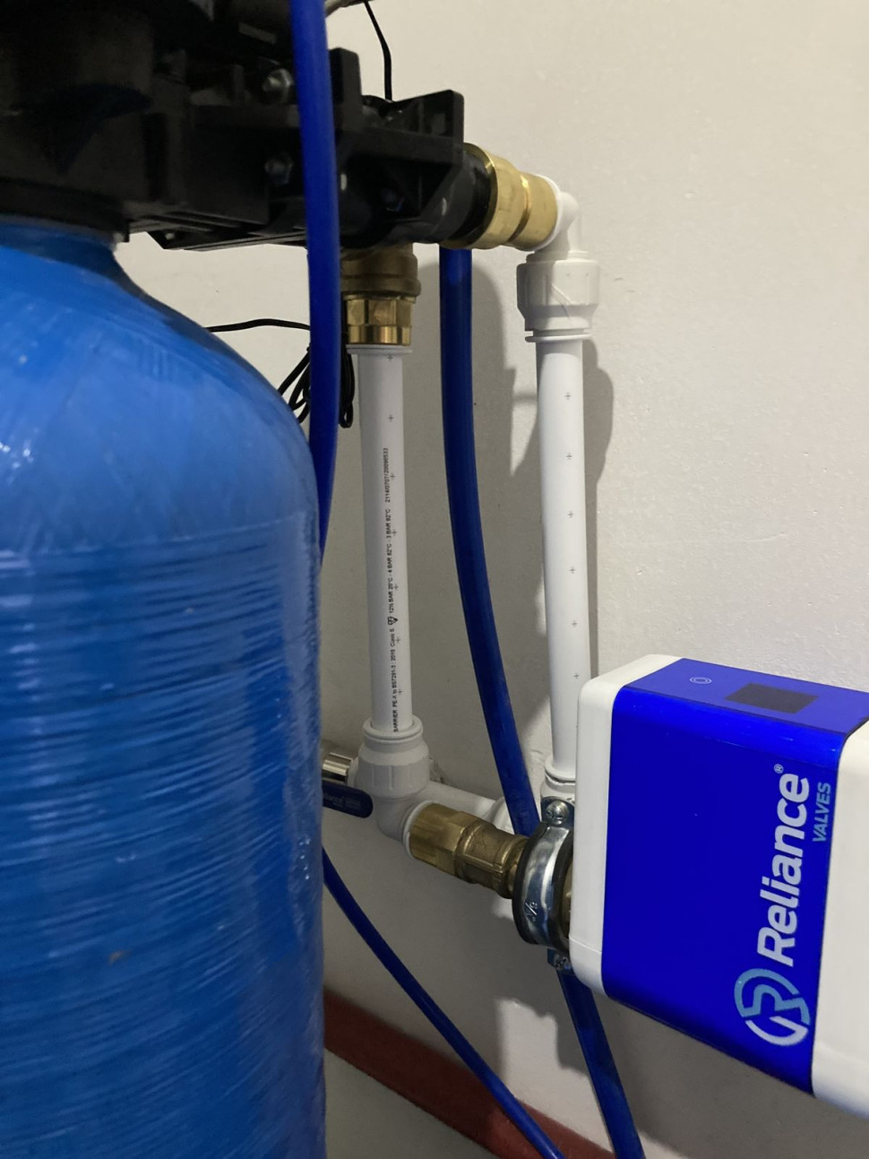 Instalacja wodna/grzewcza zabezpieczona przed następstwem wycieku przez Reliance Valves MultiSaf. fot. RWC