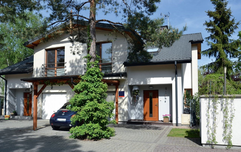 Bliźniak - prawy segment z wiatą garażową