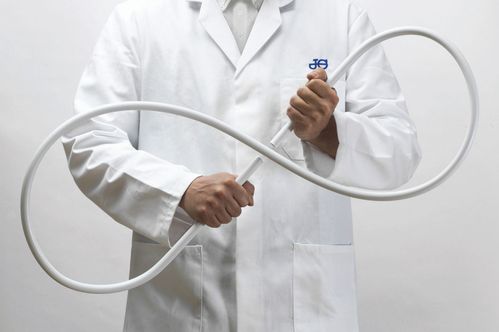 12-milimetrowa rura barierowa z polibutylenu JG LowFit Layflat oferuje dużą elastyczność podczas układania