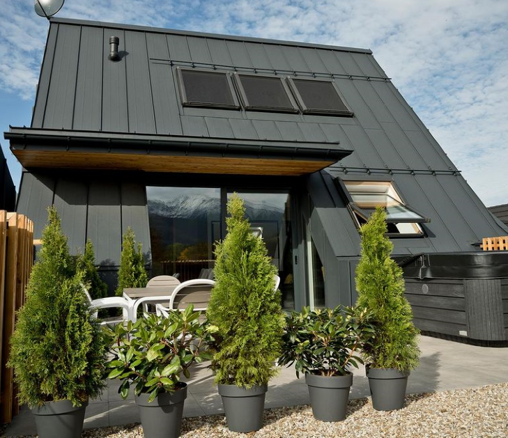 Okno Designo R7 z fabrycznie zamontowaną markizą Screen