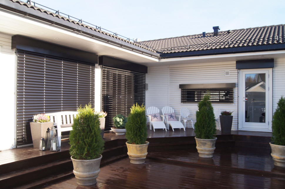 Komfort podczas upalnych dni zależy w dużej mierze od odpowiedniej temperatury wewnątrz pomieszczeń