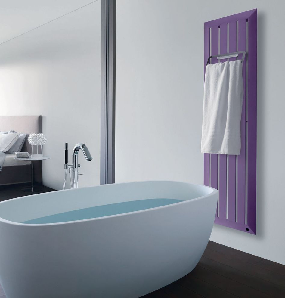 Grzejnik łazienkowy fioletowy pionowy