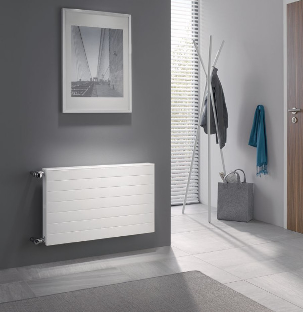 Grzejnik ścienny w korytarzu