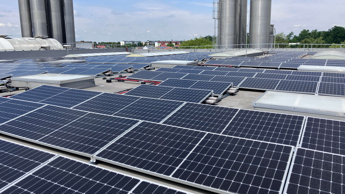 Wavin Polska stawia na energię słoneczną - farma fotowoltaiczna na dachach hali produkcyjnych