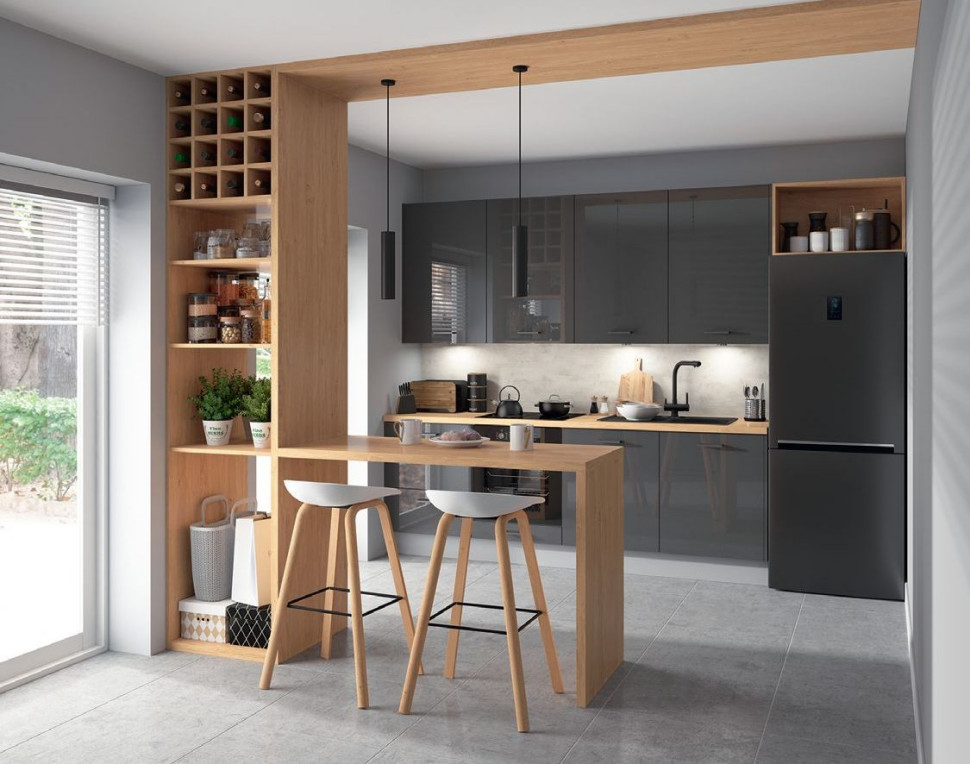 Kuchenną przestrzeń można oddzielić od salonu ażurową ścianką z półkami i blatem