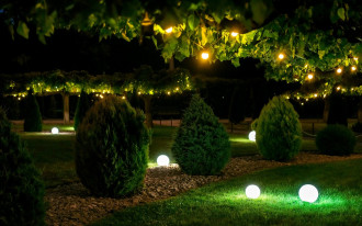 Montaż lamp ogrodowych krok po kroku. Sprawdź najlepsze wskazówki