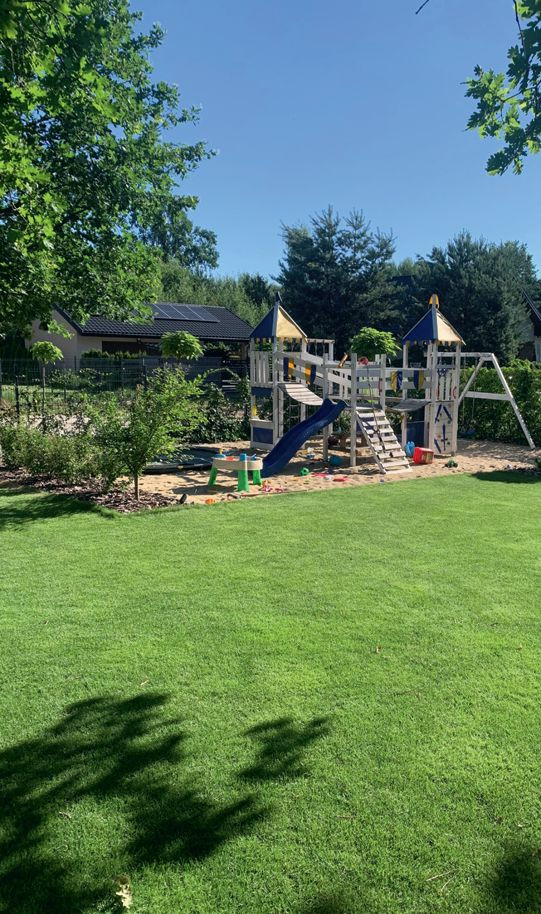 Plac zabaw w ogrodzie