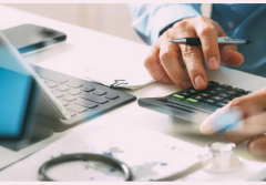 Ile kosztuje 1 kWh energii elektrycznej w 2023 roku? Z czego wynikają opłaty?