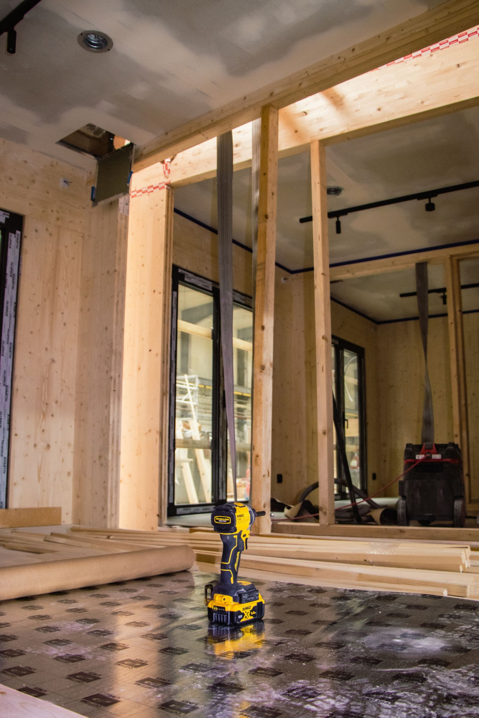 Drewno do budowy domu musi być odpowiednio przygotowane (wysuszone)