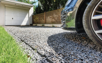 Jakie są zalety stosowania ażurowych kratek trawnikowych?