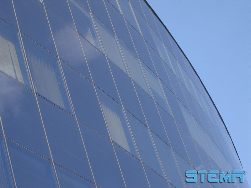 Silikony znajdują zastosowanie w elewacjach szklanych. fot. STEMA