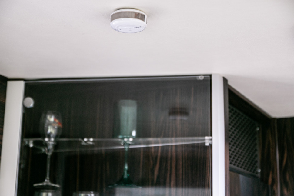 Czujnik Smoke-Control, nie tylko wykrywa dym, ale także reaguje na podwyższoną temperaturę