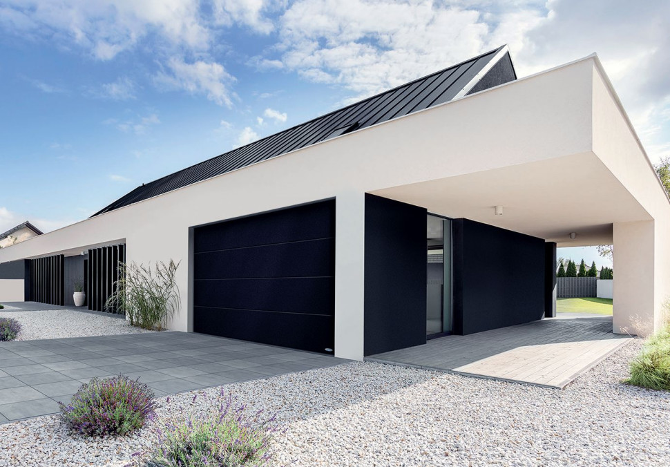 Ciemna, podwójna, brama garażowa