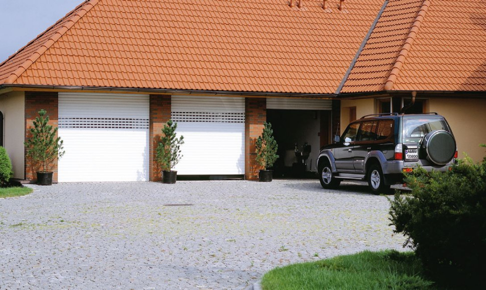 Dwie bramy garażowe rolowane
