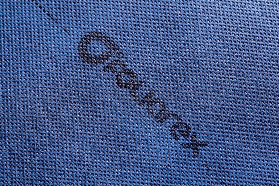 4-warstwowa, wysokoparoprzepuszczalna membrana dachowa z bliska