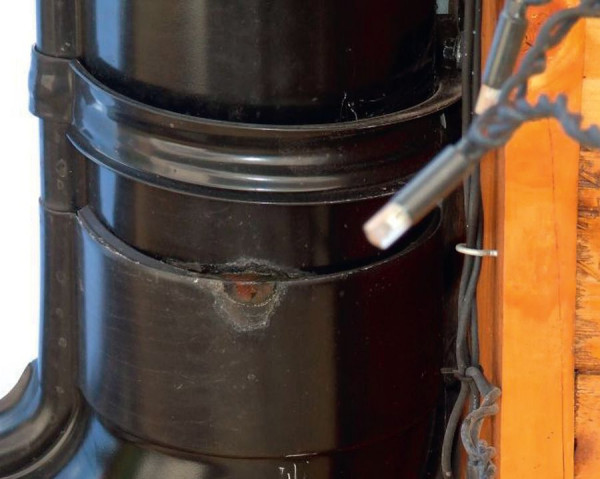 Ognisko korozji na rynnie