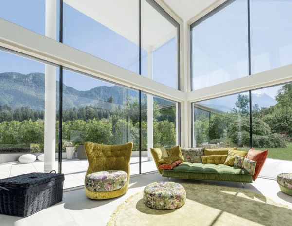 Duże przeszklone fragmenty fasad stanowią obecnie efektowną alternatywę pełnych ścian zewnętrznych