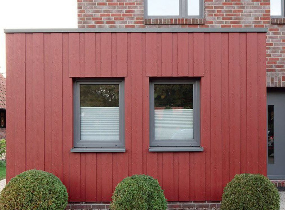 Elewacyjne panele z PVC pomalowane na jednolity kolor - czerwony