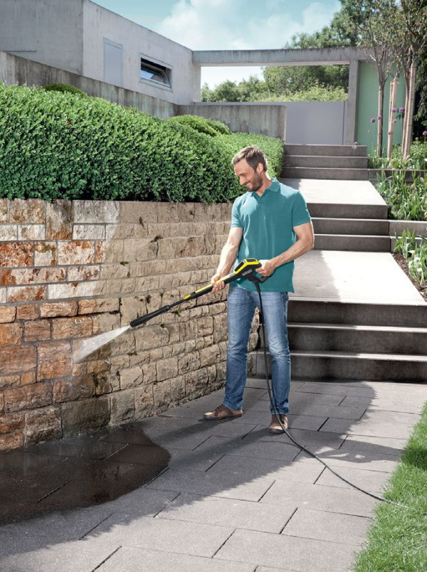 Czyszczenie myjką ciśnieniową muru