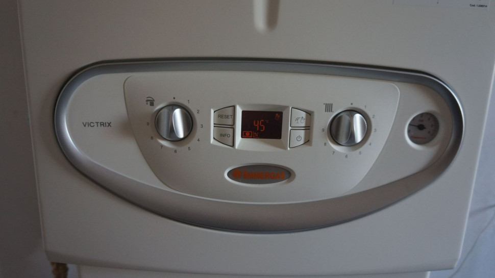 Regulator stałotemperaturowy na kotle z wyświetlaczem LCD