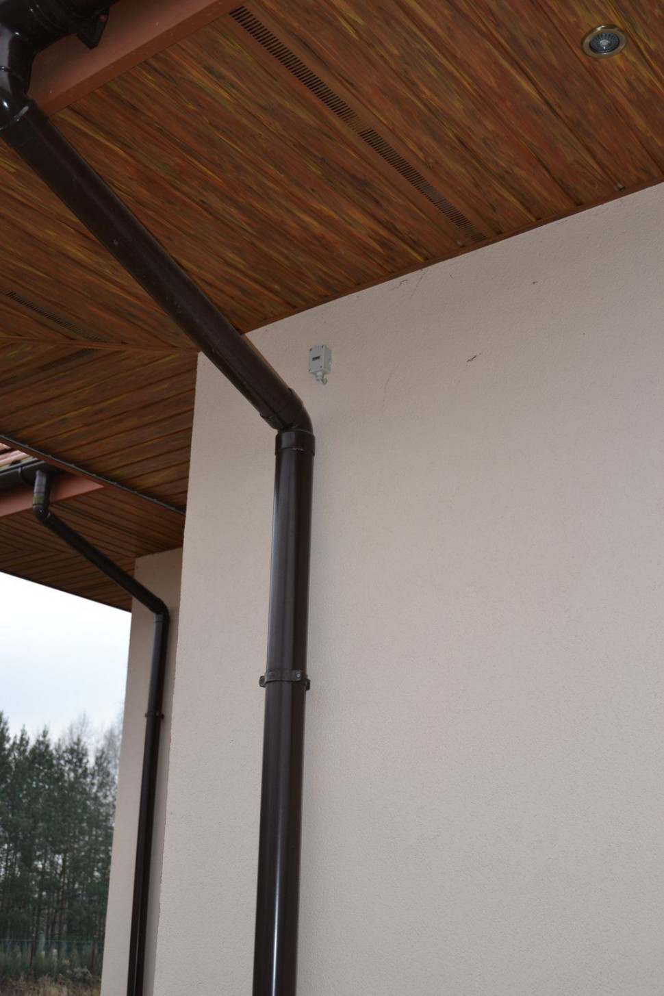 Czujnik temperatury zewnętrznej to element automatyki pogodowej kotła