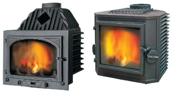 Zdjęcie z lewej: wkład kominkowy. Zdjęcie z prawej - kaseta kominkowa (fot. Tarnava)